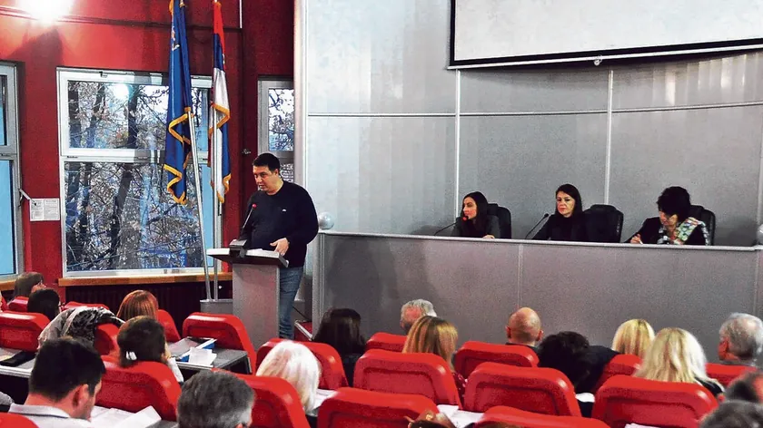 Sırbistan'daki Niş Şehri Meclisi Toplantısı Yirmi Saati Aşkın Süren Oturumla Sona Erdı