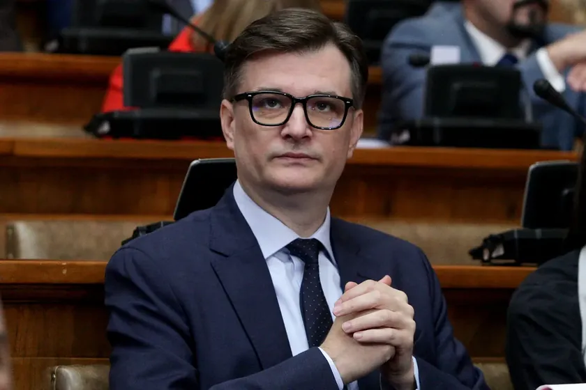 Milenko Jovanov Sırbistan ve İran'daki gösterileri kıyasladı, Vucic'in gerilimi önlediğini belirtti