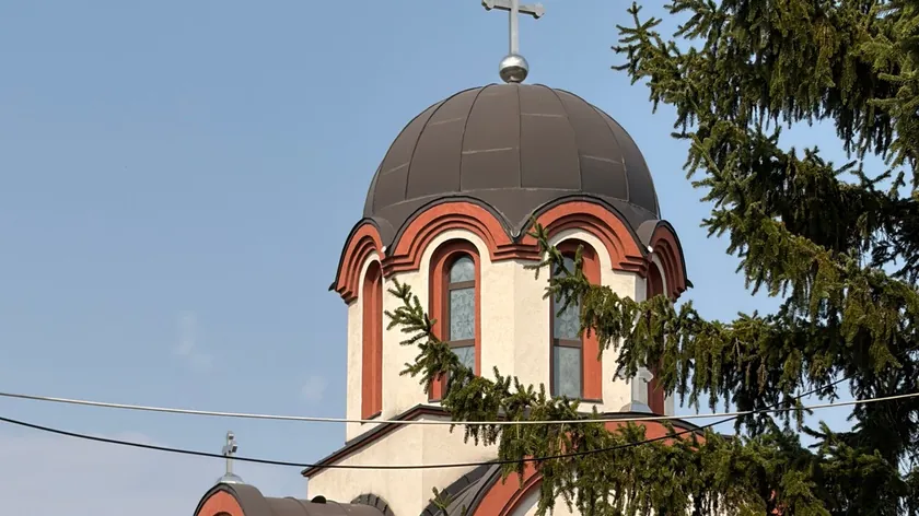 Obrenovcu'da bir adam 10 yaşında oğlunun ateş etmesini emretmesi sonucu yaralandı.