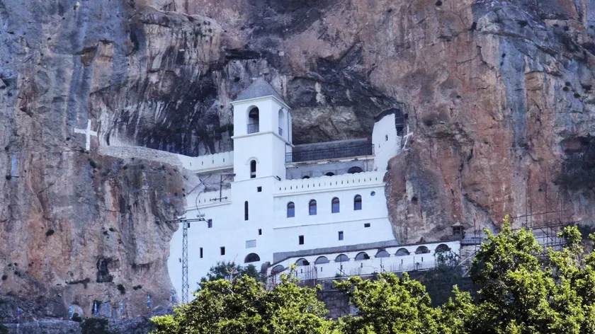 Nikšić yakınlarında Manastır Ostrog'a yakın bir yangın çıktı.