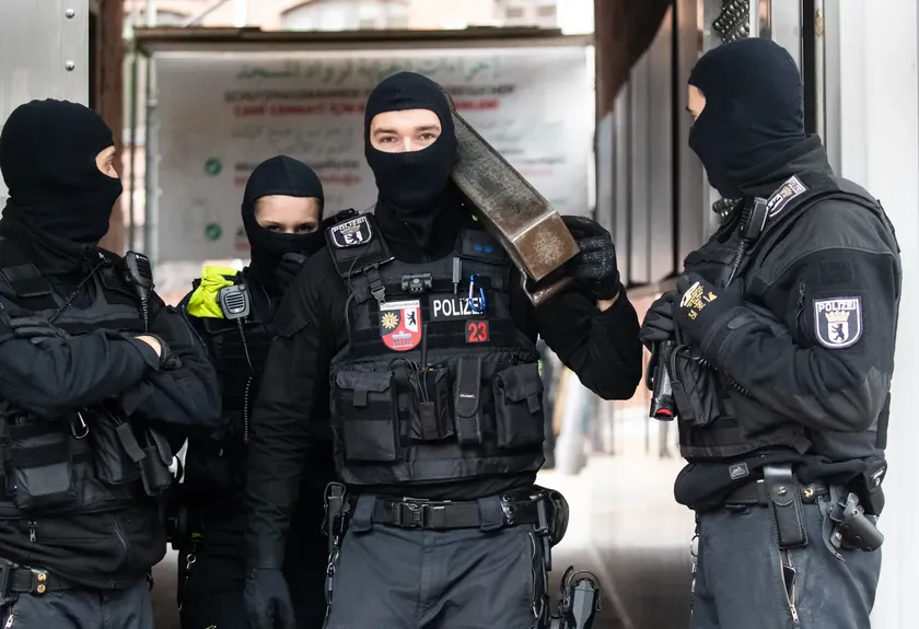 Almanya'da uluslararası bir dolandırıcılık ağı ortaya çıkarıldı.