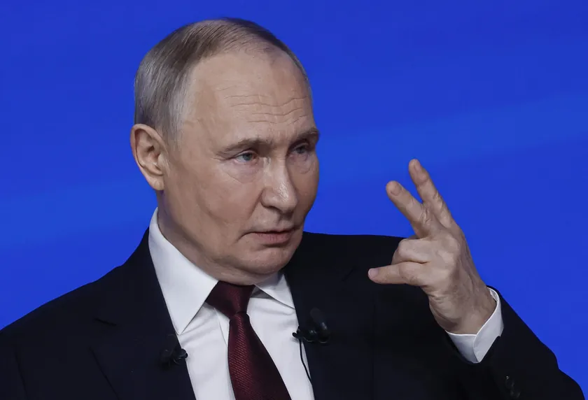 Vladimir Putin, Rusya-Ukrayna savaşının sona ermesine dair müzakereler kapsamında, gece boyunca ABD Başkanı Donald Trump'ın temsilcileriyle yaklaşık dört saat süren bir görüşme gerçekleştirdi.