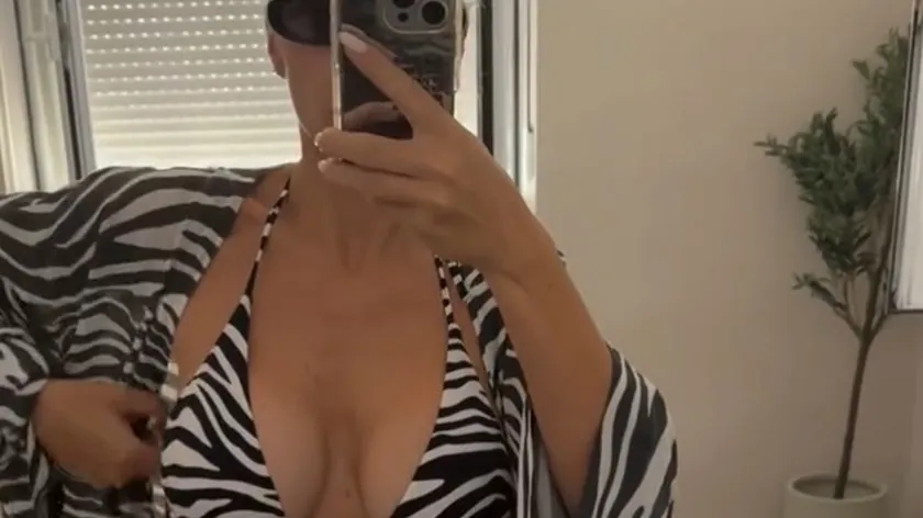 Sırp mod tasarımcısı Kristina Bekvalac'ın bikinisiyle ilgili paylaşımı büyük ilgi gördü.
