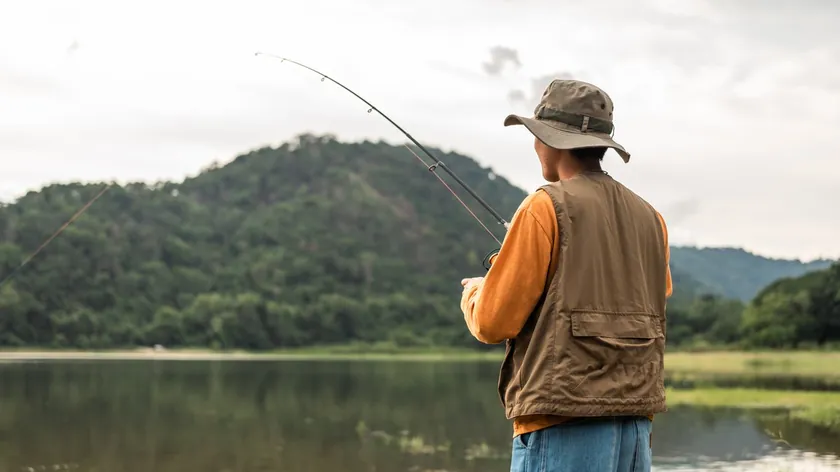 Bosna Hersek Bileća Gölü'nde dev yayın balığı rekor avla yakalandı