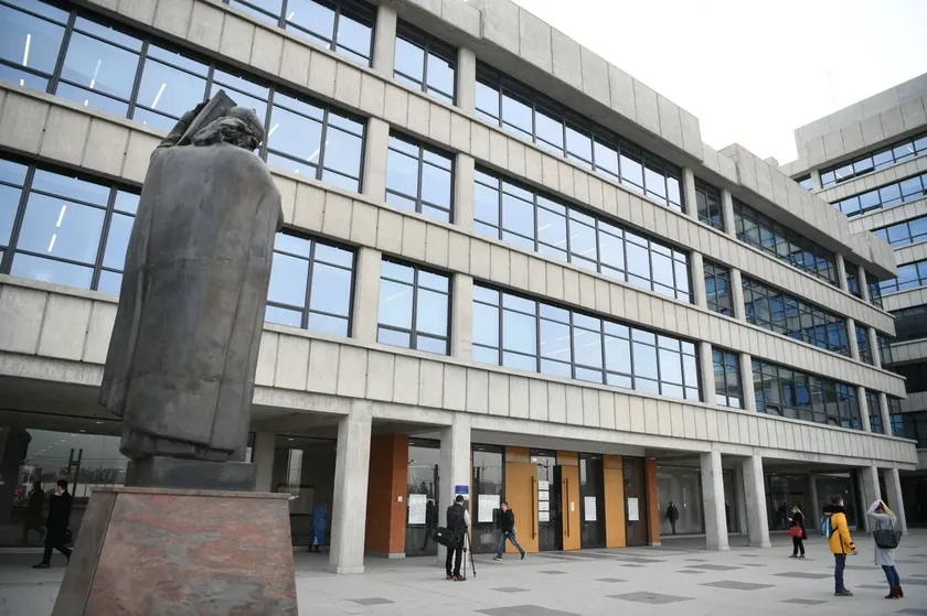 Sırbistan'da SNS seçmenine oy vermemesi yönünde gönderilen mesajlar soruşturuluyor