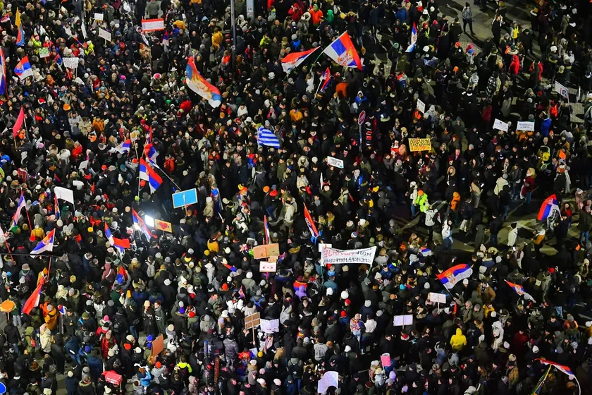 Kragujevac Üniversitesi öğrencileri vatandaşları bisikletçileri karşılamaya davet etti.