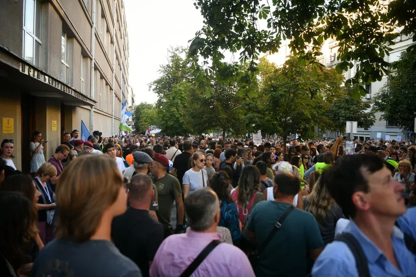 Petoj Beogradska Gimnazisi'nde Okul Sorunları Devam Ediyor: Çok Sayıda Öğrenci Notlandırılmadı, Yönetim İstifaya Hazırlanıyor