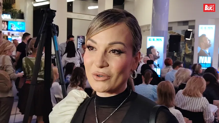 Jelena Tomašević, eşi için yeni kitabını tanıttı "Kızım gururlu"