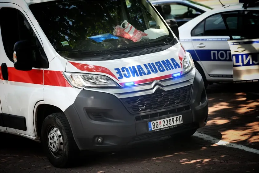 Kragujevac'ta okul yakınında bir çocuğa otomobil çarptı, hastaneye kaldırıldı.