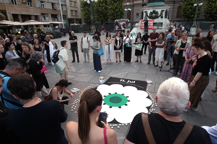 Sırbistan Belgrad'da Srebrenitsa Kurbanları Anıldı, Küçük Bir Grup Etkinliğe Tepki Gösterdi
