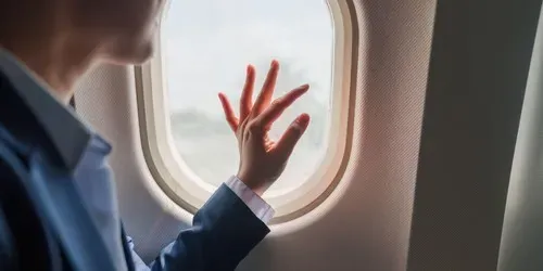 Sırbistan'da bir uçakta pencerenin kırılmasıyla ilgili yeni bir olay yaşandı.