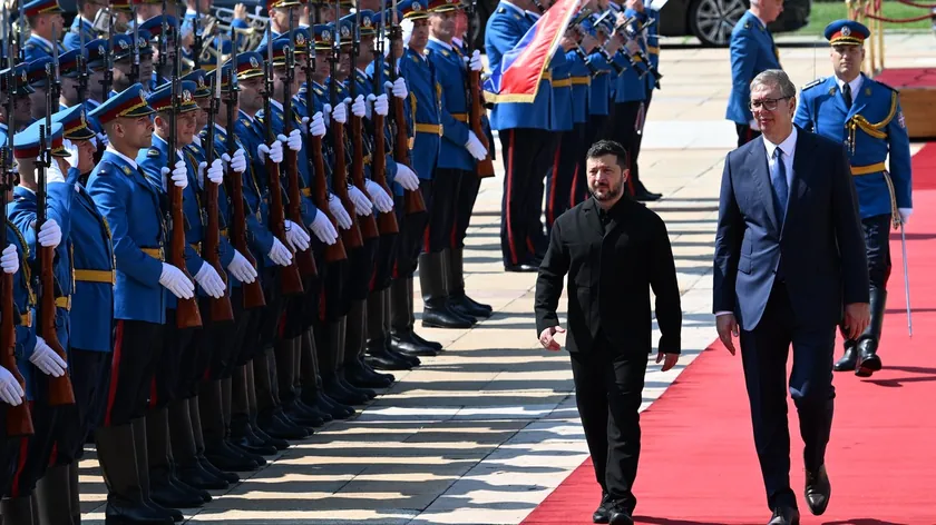Zelenski Sırbistan'da, Vučić onu karşıladı Sırbistan ve Ukrayna arasında anlaşıma imza atıldı.