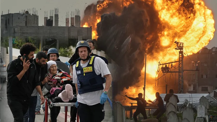 İran'daki savaş 13. gününde: Tanker saldırıları artarken İran barış şartlarını açıkladı.