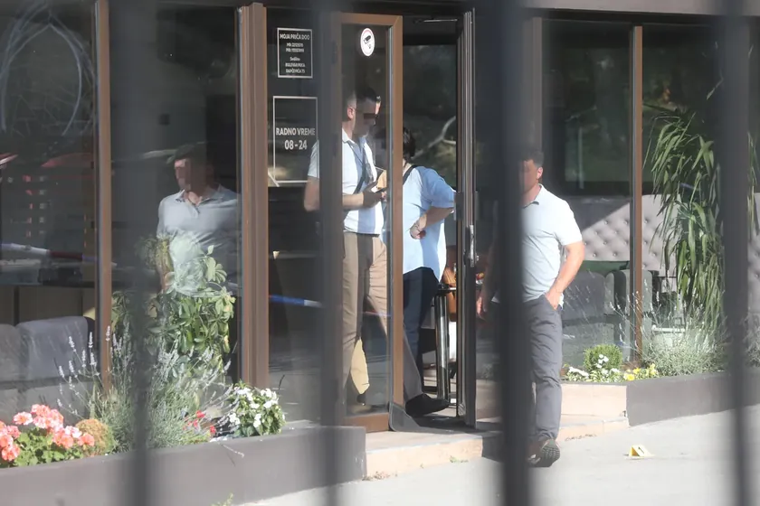 Sırbistan'da KumodraÅ¾'ta meydana gelen bir cinayet vakasını ele alan Sırp Cumhurbaşkanı Aleksandar Vučić’in açıklamalarına göre, cinayetin organize suç grubuyla bağlantılı olduğu belirtildi.