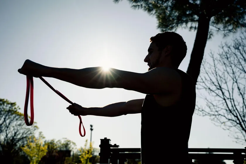 Stanford Üniversitesi'nden nörobilimci, sabah alışkanlıklarında yapacağınız küçük değişimlerin yaşam kalitenizi artırabileceğini bildirdi. Bu değişimlerin öğünler veya erken kalkma ile doğrudan bir ilgisi bulunmamakta.