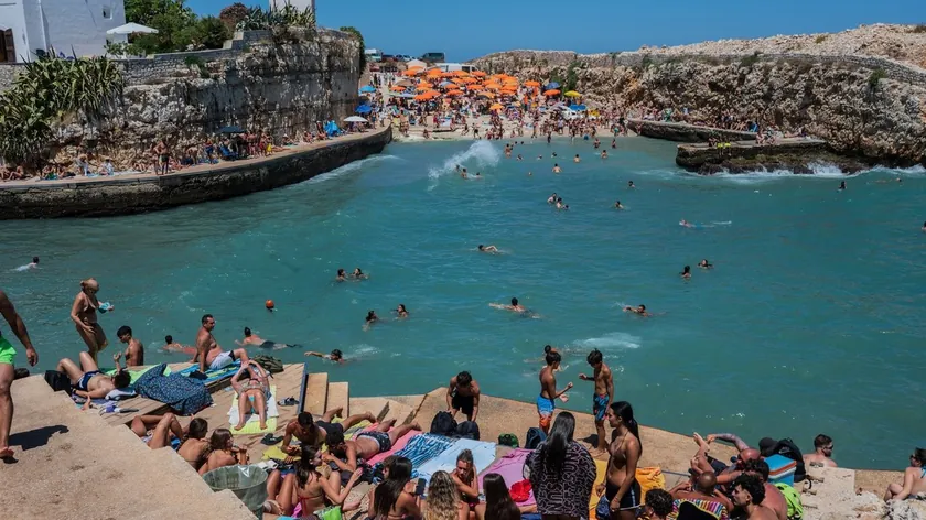 Plajda üzerindeki peşkir mesafesi sorusu büyük bir tartışmaya neden oldu.