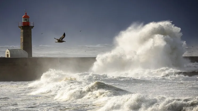 Hırvatistan Kıyılarında Orkansal Fırtına Ulaşımı Felç Etti, Bazı Hatlar Kapatıldı