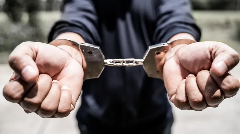 Kuzey Makedonya vatandaşı Sırbistan sınırında uluslararası yakalama kararı uyarınca tutuklandı Yunanistan'da 16 yıl hapis cezası bekliyor.
