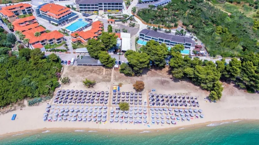 Yaz tatili için Yunanistan'da fiyatlar yakında yarıya inecek mi? Travelland uygun otel konaklamaları hazırladı.