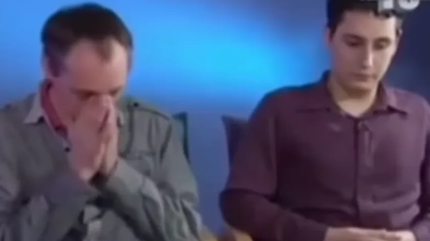 Evlenmeyi Planlayan Eşcinsel Çift Yarı Kardeş Olduklarını Acı Bir Şekilde Öğrendi