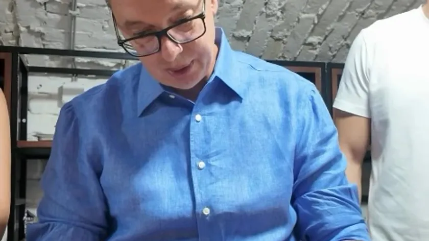 Sırbistan Cumhurbaşkanı Aleksandar Vučić, Subotica'da Palić'te gençlerle buluştuğunu duyurdu.