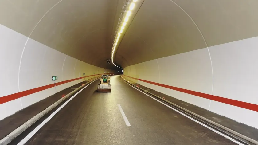 Slovenya ve Avusturya'yı Birleştiren Karavanke Tüneli'nin İkinci Tüpü Açıldı