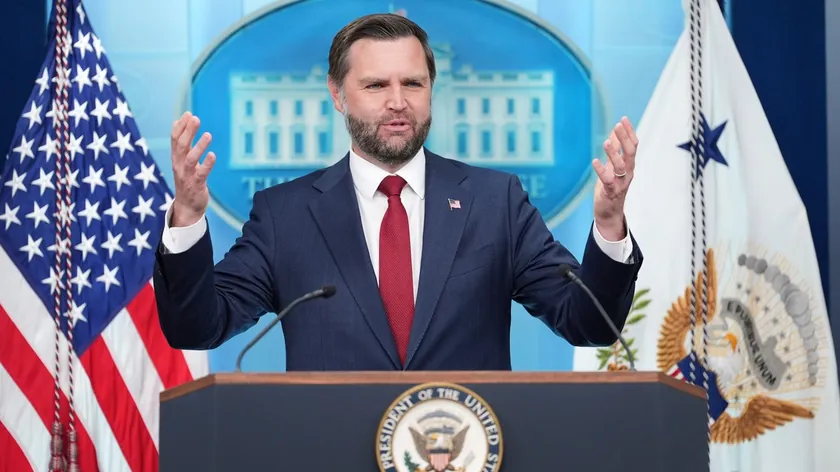 Amerikan Pot Başkan Yardımcısı Džej Di Vens, İranla olan gerginliğin Ormus Körfezi'ndeki gemiler üzerindeki saldırılar durana kadar süreceğini belirtti.