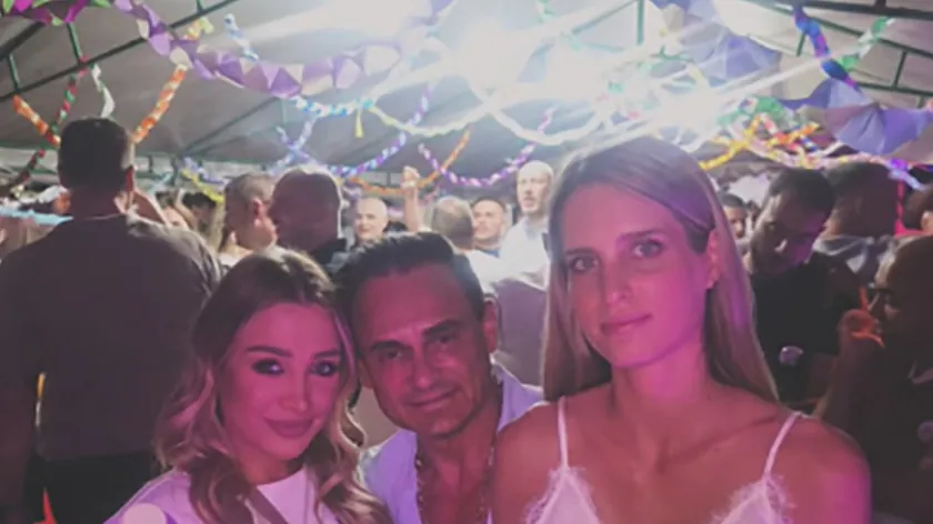 Sırp iş insanı Dragan Stanković, eski partneri sunucu Jovane Jeremić ile ayrıldıktan sonra yeni sevgilisiyle bir düğün töreninde görüldü.