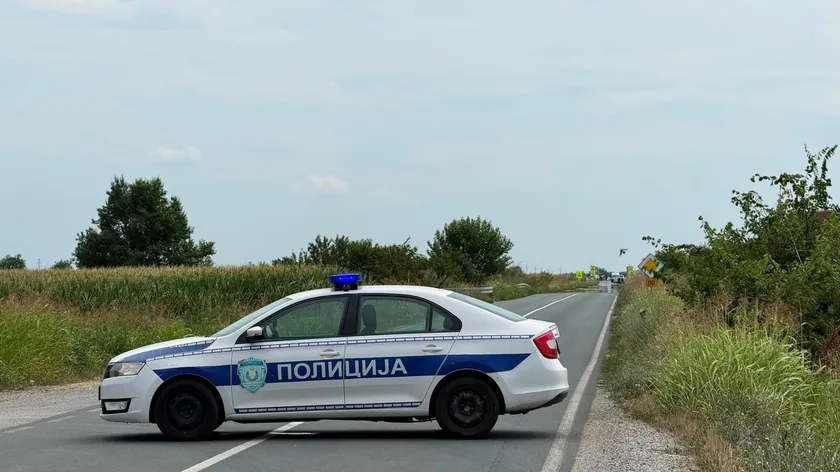 Sırbistan'da bir trafik kazasında ailesi yaralanan adam tutuklandı.