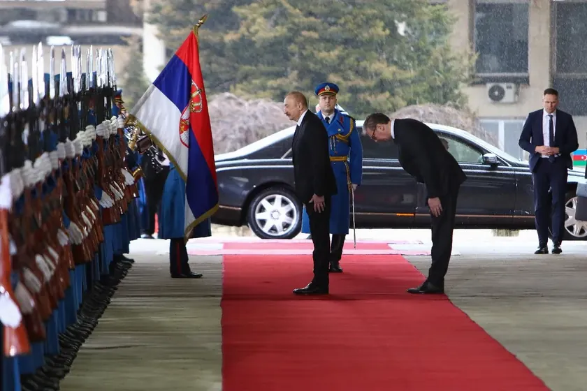 Sırbistan'da BIRODI: RTS ve Pink, Aliyev ziyaretini Devlet Günü'nden fazla haberleştirdi