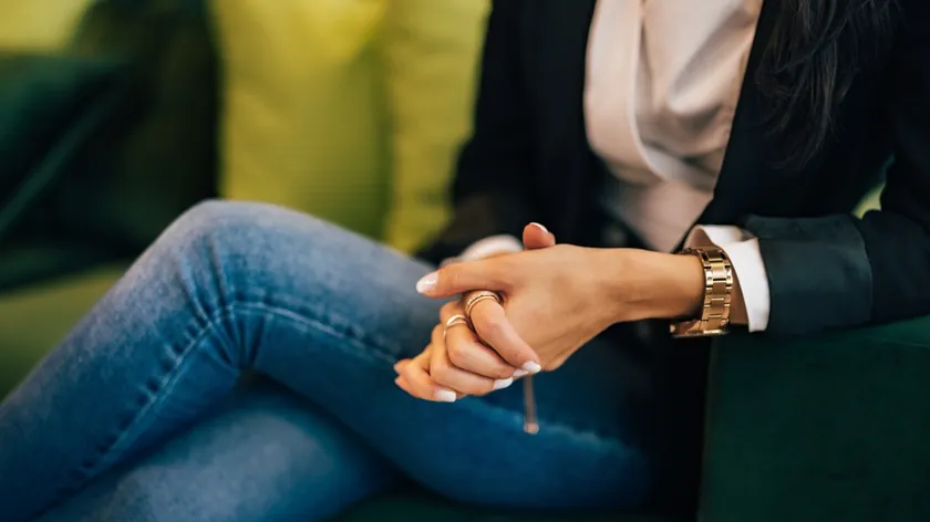 Bacak Bacak Üstüne Atmanın Zararlı Olduğu Efsanesi Uzmanlar Tarafından Çürütüldü