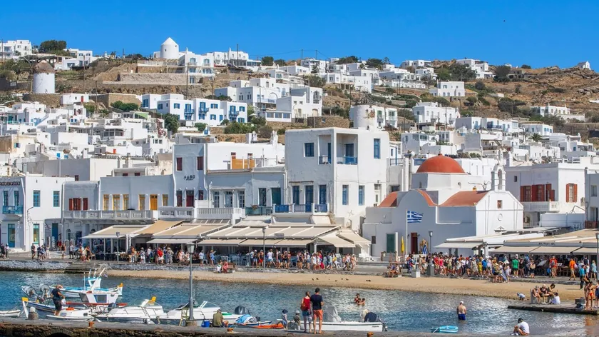 Yunanistan'daki Bir Ada Kedilere Bakım Karşılığında Ücretsiz Konaklama Fırsatı Sunuyor