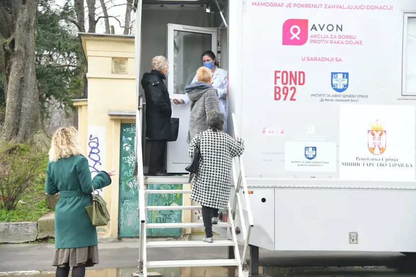 Sırbistan'da muhalefet mobil mamografların seçim öncesi kullanımını etik dışı buldu.