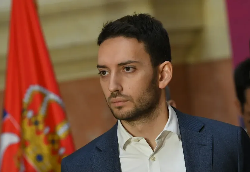 PSG, Vojvodina'daki temsilci grubunu oluşturduktan sonra öğrencilerle bir araya geldi Temsilcim parti kararı olmadan katıldı.