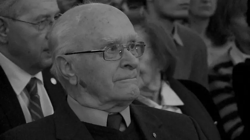 Raif DizdareviÄ, eski Yugoslavya Cumhurbaşkanı ve Dışişleri Bakanı 100. yaşına kadar yaşamıştır.