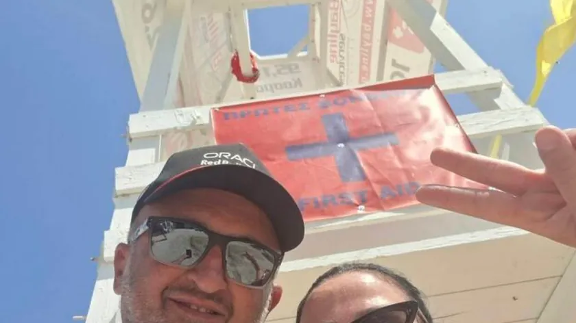Sırp bir çocuğun Hanioti'deki plajda bilinçsiz çıkarılması ve kurtarma işlemleri hakkında detaylar.