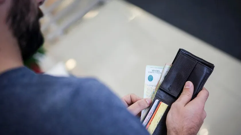 İtalya'da Kayıp Cüzdanı Bulan Genç Ailesiyle Yemeğin Parasını Ödedi