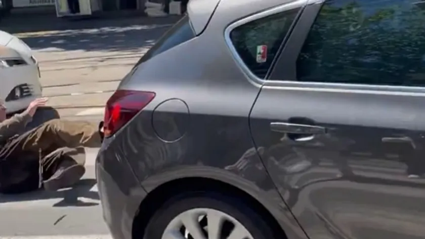 Sırbistan İçişleri Bakanlığı Belgrad'daki izinsiz gösteride iki kişinin yaralandığını bildirdi