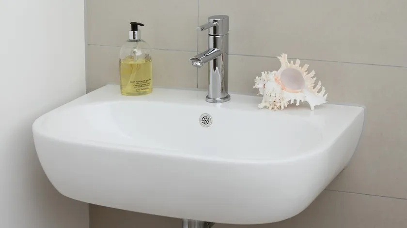 Lavabo üzerindeki küçük deliğin önemli bir işlevi var.