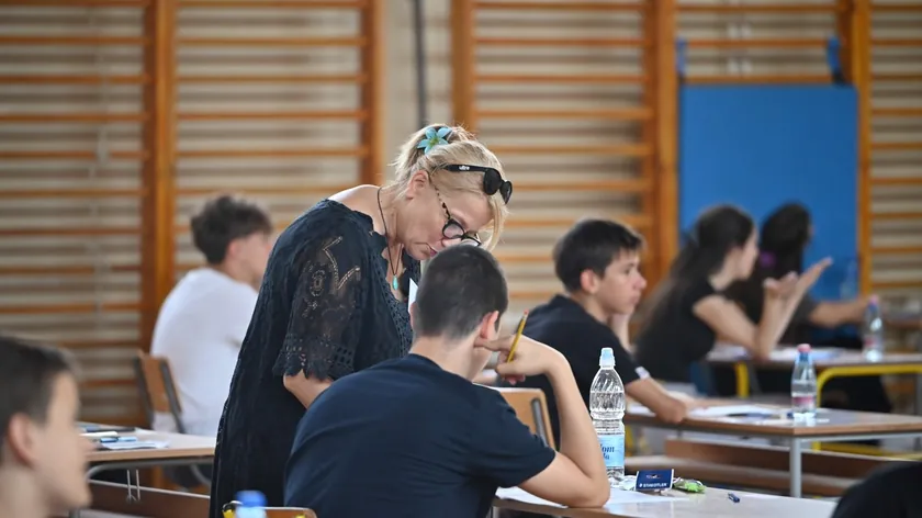 Sırbistan'da Liseye Geçişte Büyük Kolaylık: "eVežbaonica" ile Ücretsiz Sınav Hazırlığı Başladı!