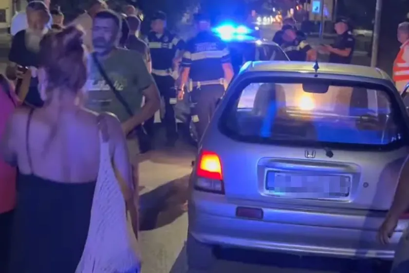 Baçka Palanka'da öğrenci protestosunda bir araba kalabalığa çarptı.