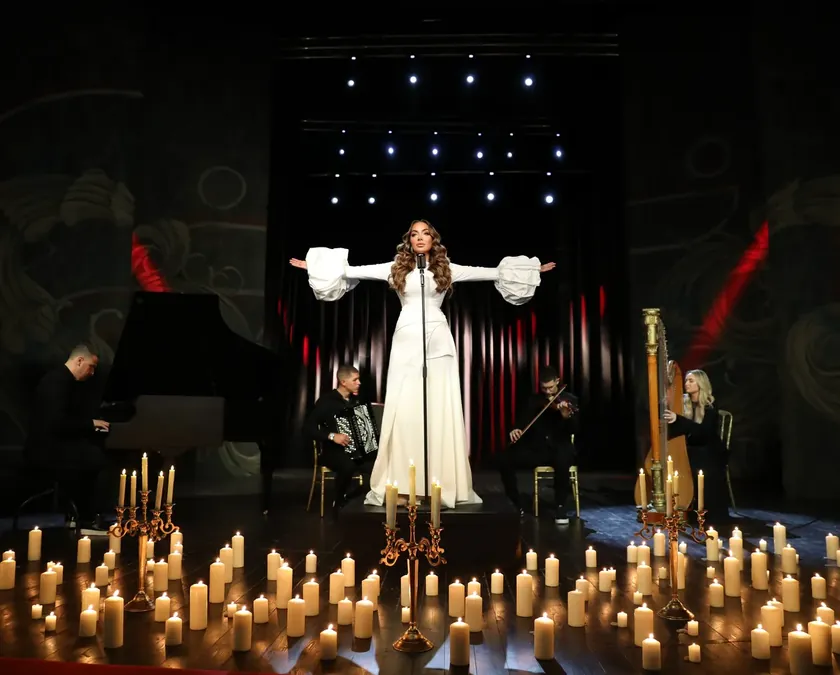 Sırp Şarkıcı Goga Sekulić Annesine İthaf Ettiği Yeni Şarkısıyla Bölgeyi Duygulandırdı