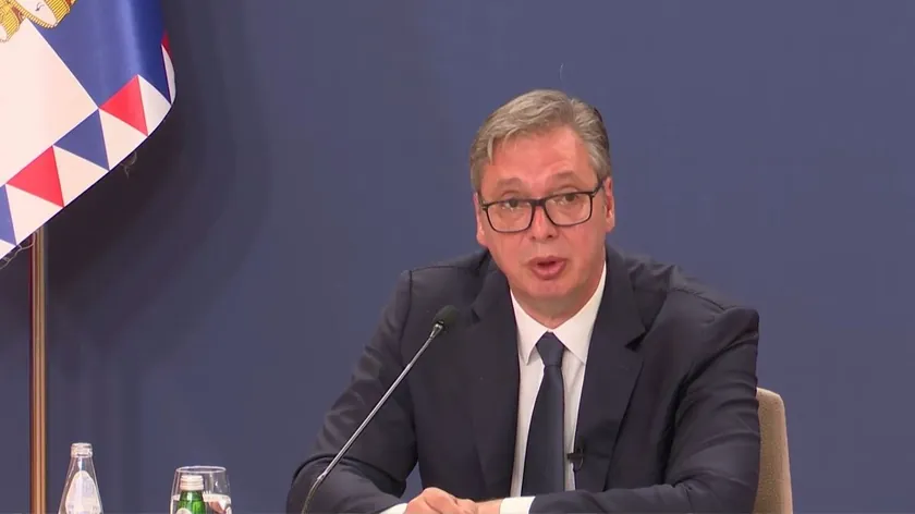 Sırbistan Cumhurbaşkanı Vučić seçimlerin yaklaştığını belirtti, adaylık kararı şeffaf olacak.
