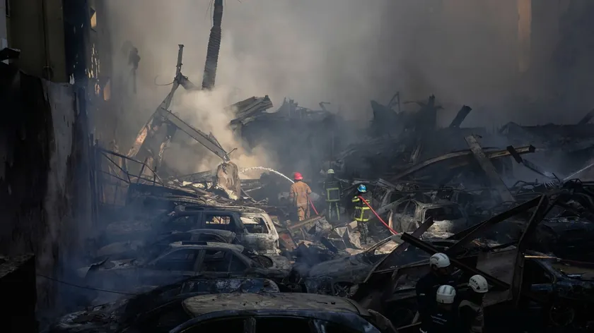 Lübnan Başbakanı İsrail saldırılarını durdurmak için acil yardım çağrısında bulundu