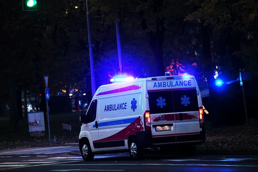 Altında meydana gelen yangında altı kişi VMA'ya kaldırıldı