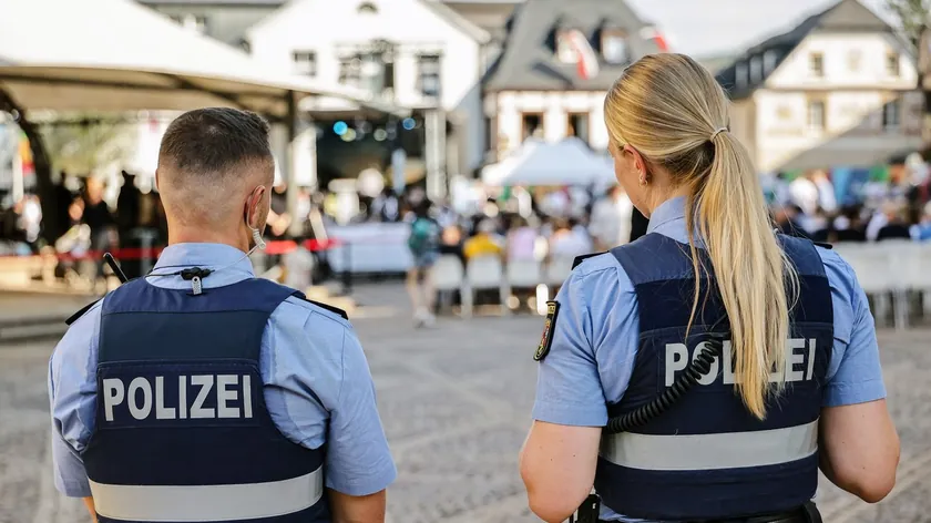 Almanya'da bir adayın dövmesi nedeniyle başvurusunun reddedildiğini belirten karar verildi.