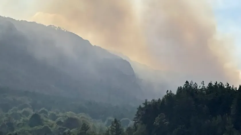 Sırbistan'ın Suv Planina Dağı'nda çıkan yangın hala yayılmaktadır.