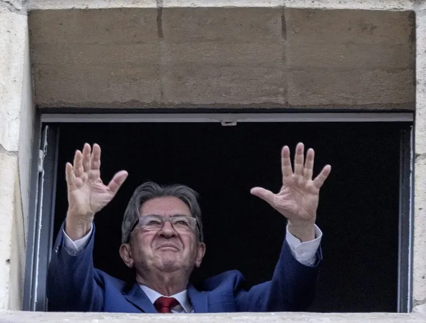 Fransız radikal sol lideri Jean-Luc Mélanchon ikinci turda rakip olabilecek