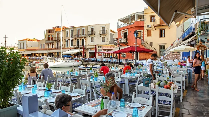 Yunanistan Turizm Sezonu Ekonomik Baskılar Altında Değişen Turist Davranışlarıyla Açıldı