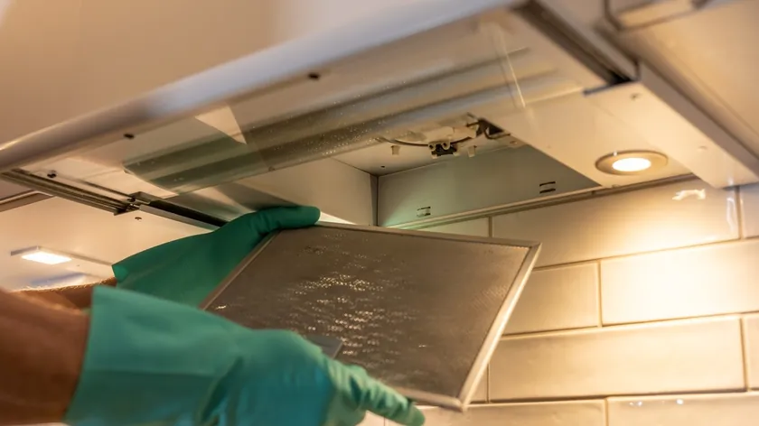 Mutfak Aspiratörlerindeki Yağ ve Kirleri Temizlemek İçin Evde Uygulanabilir Basit Yöntemler Açıklandı